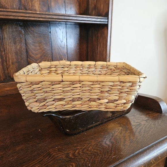 Retro Anchor hocking loaf pan with wicker basket. - Picture 5 of 8